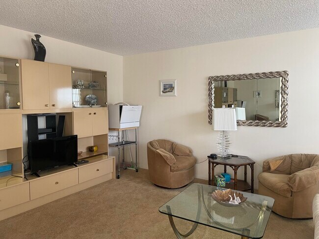 Building Photo - 705 Normandy Ln