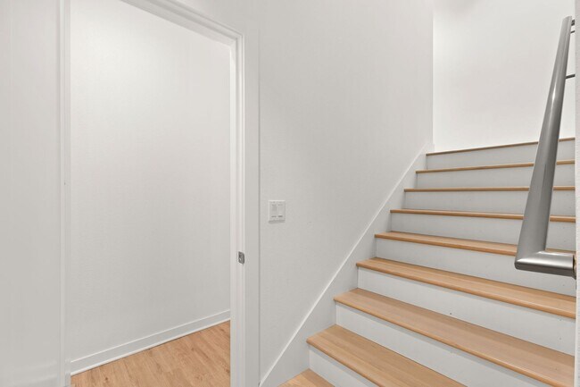 Building Photo - Stunning, Modern 4 bed home with attached ADU in King Neighborhood - AVAILABLE NOW!!