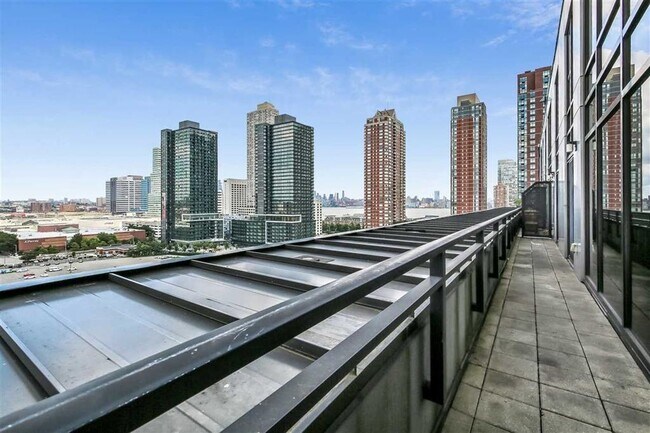 Building Photo - 159 2nd St