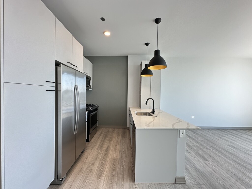 Building Photo - 2155 N Elston Ave