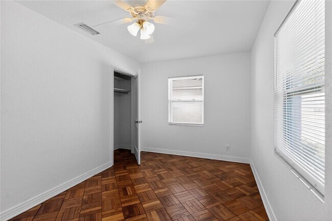 Building Photo - 1060 Iroquois St