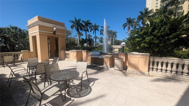 Building Photo - 750 N Tamiami Trl