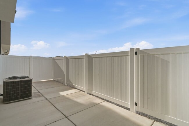 Building Photo - 5690 S Weehawken Ln