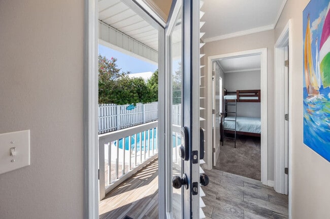 Building Photo - 4496 Luke Ave