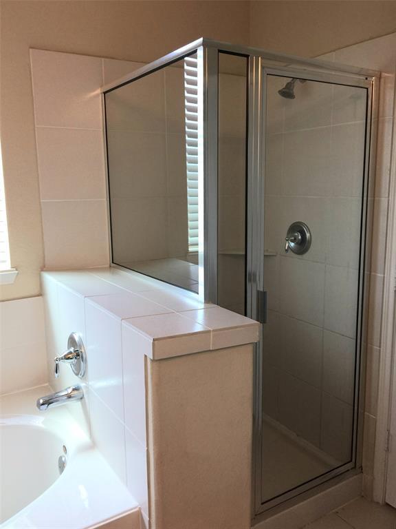 Building Photo - 15610 Whisper Woods Dr