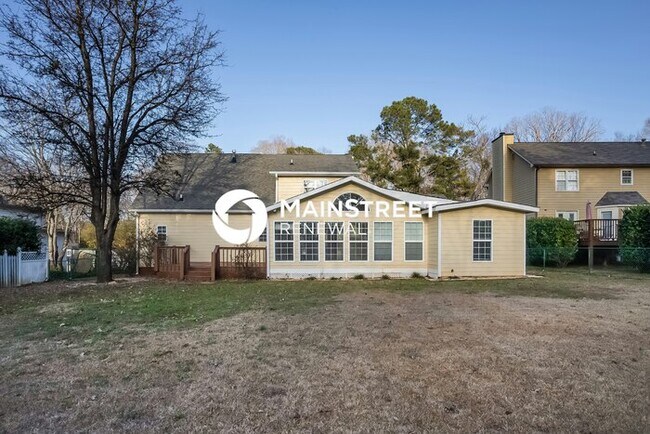 Building Photo - 4 Bedroom Pet-Friendly Home in Kennesaw, GA with Main Street Renewal