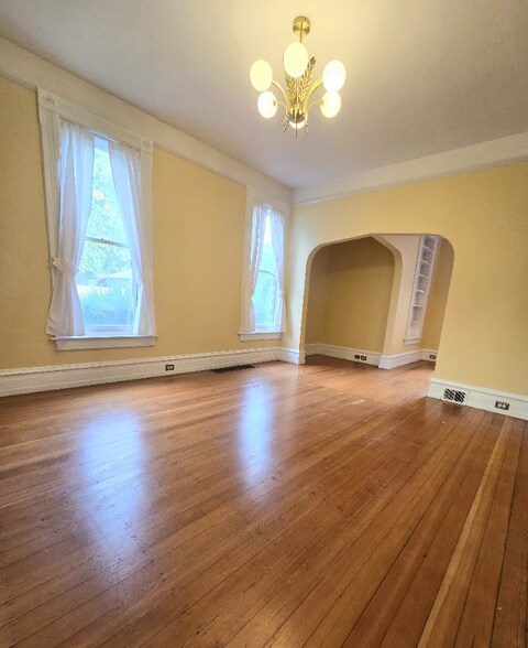Building Photo - 10 S Bellevue Ave