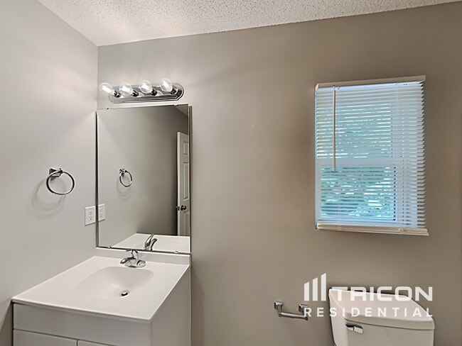 Building Photo - 812 Spears Dr