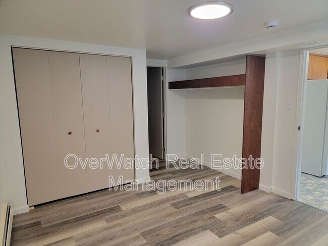 Building Photo - 3405 Oregon Dr
