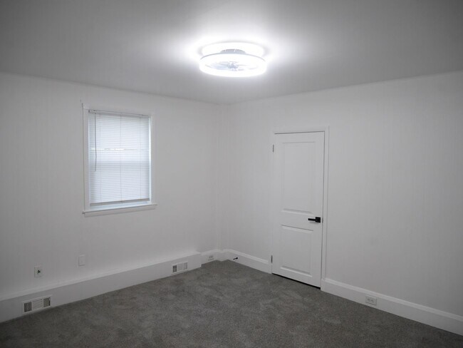 Building Photo - 305 A S Marlyn Ave