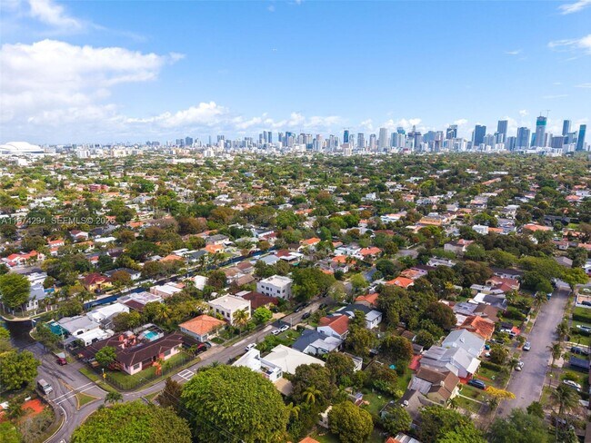 Building Photo - 1853 SW 17th St