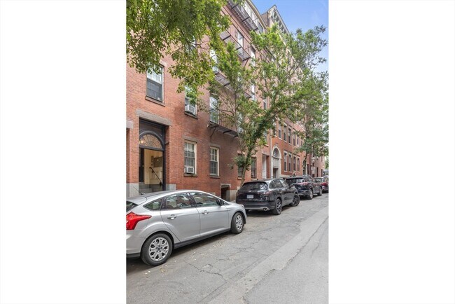 Building Photo - 61 W Cedar St