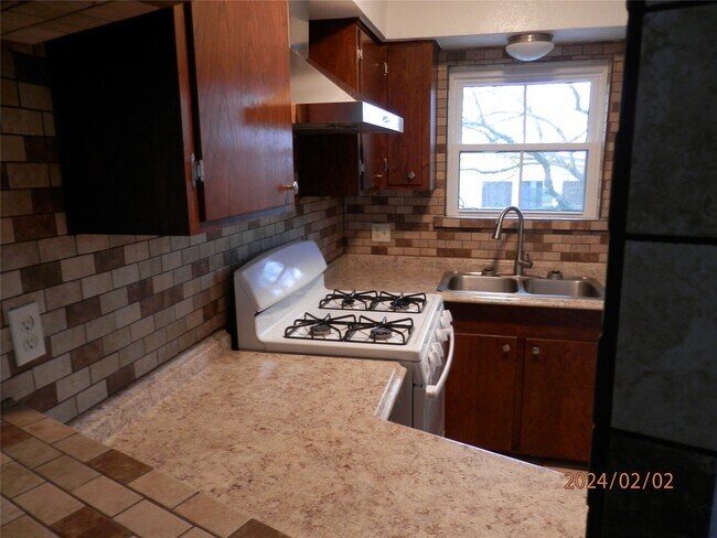 Building Photo - 124 17th St