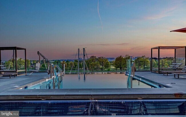 Building Photo - 45 Sutton Square SW