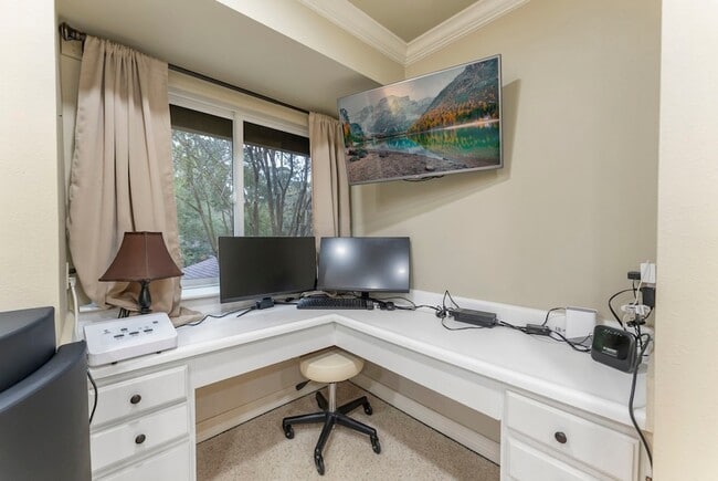 Building Photo - 2209 W Settler's Way