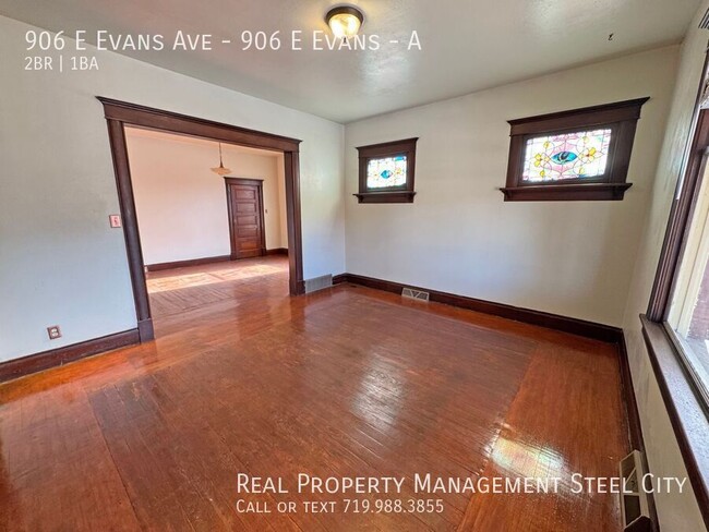 Building Photo - Charming 2 bed 1 bath Apartment