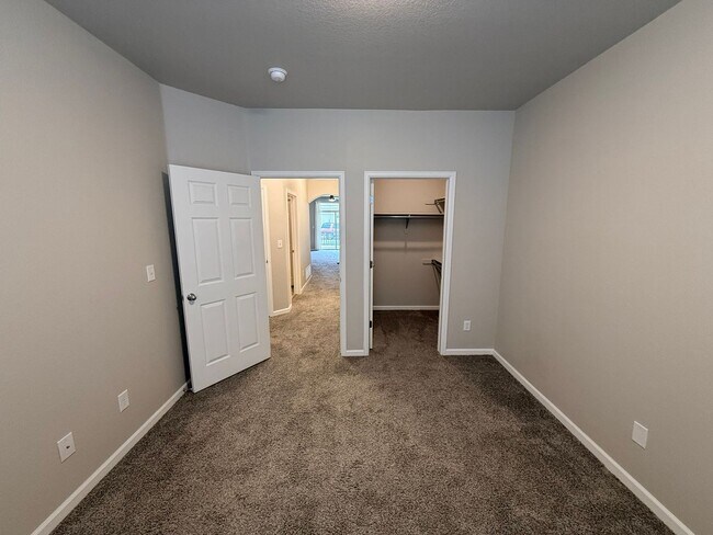 Building Photo - Updated 2-Bedroom Ground-Floor Condo in Mountain View Condos with Pool Access