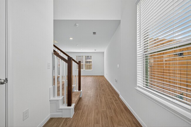 Building Photo - 1028 Laguna Cv Dr