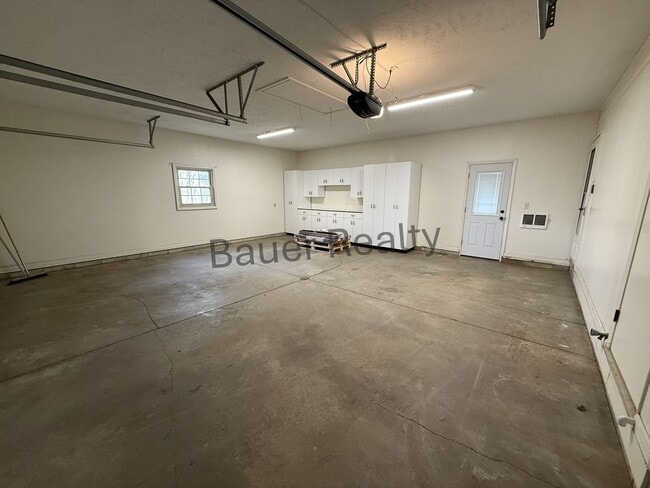 Building Photo - Beautiful County Setting