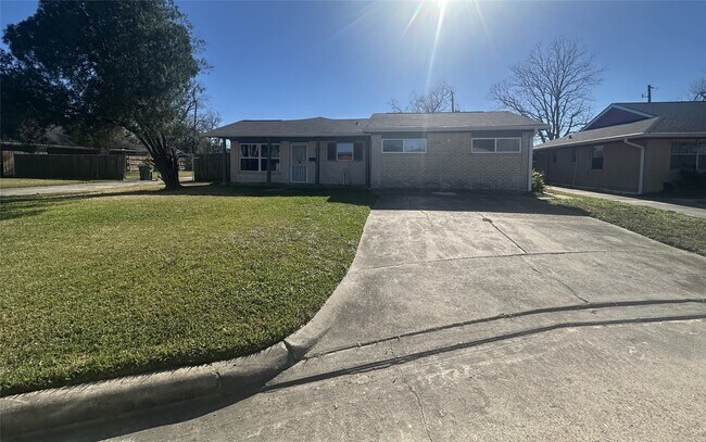 Building Photo - 3906 Madden Ln