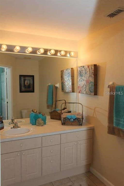 Building Photo - 2411 Silver Palm Dr
