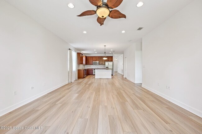 Building Photo - 739 Monterey Dr