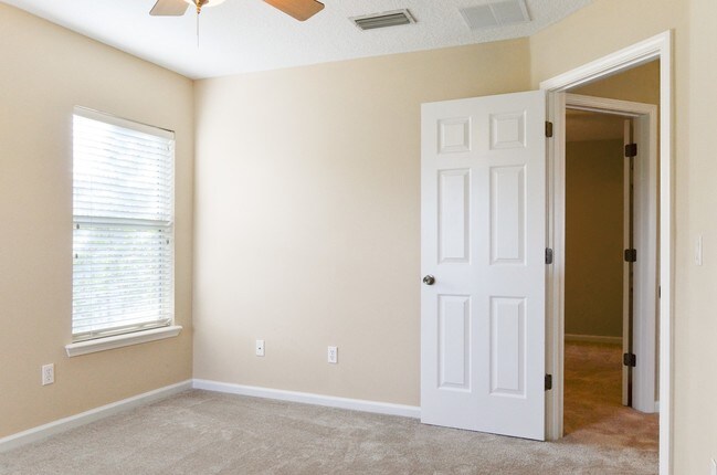 Building Photo - Exceptional Four Bedroom Home Located In Victoria Lakes!