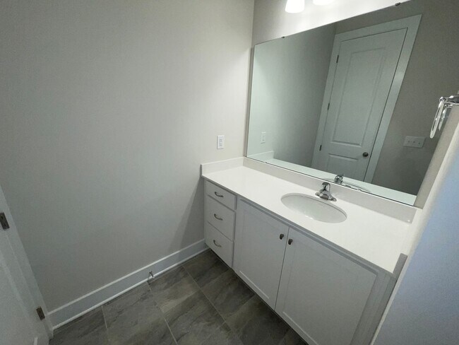 Building Photo - Beautiful Three Story Townhouse in Aria at the Park!