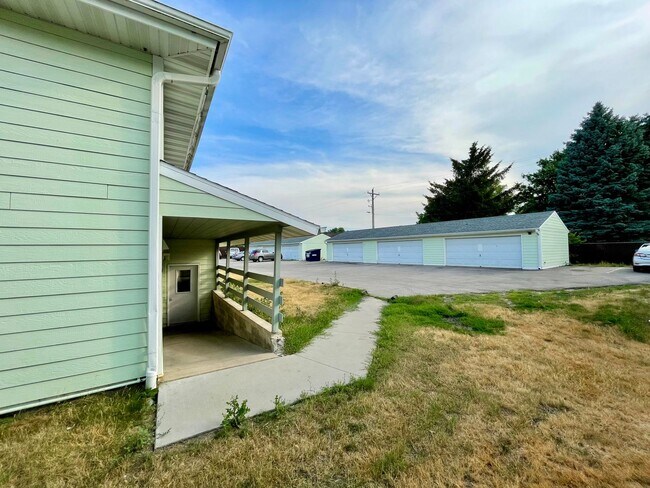 Building Photo - Chester Estates