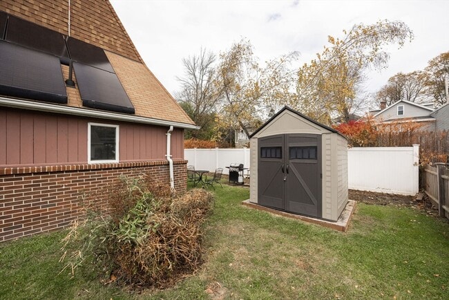 Building Photo - 90 Brightwood Ave