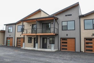 Building Photo - Month-to-Month 3bed 2.5 bath Whitefish Townhouse for rent - Walking distance to downtown.