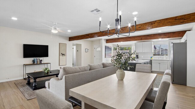 Building Photo - 2929 N 55th Pl