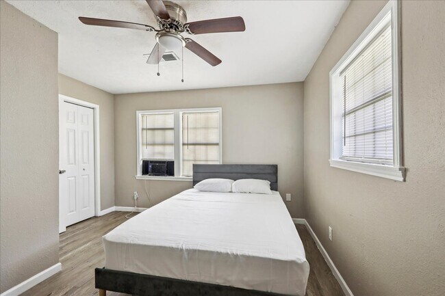 Building Photo - 1010 West Dr