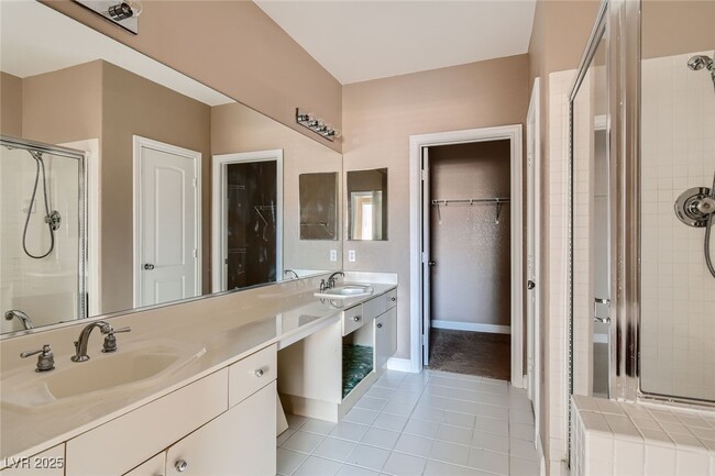 Building Photo - 7640 Rolling View Dr