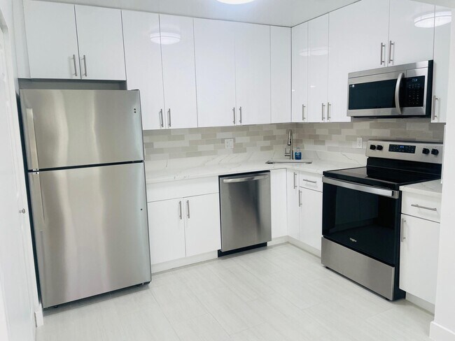 Building Photo - 3561 Pine Needle Dr