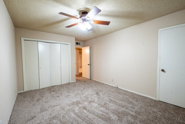 Building Photo - Pointe Condos #56