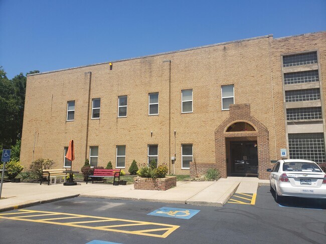 Primary Photo - 4200 Tracy Ave