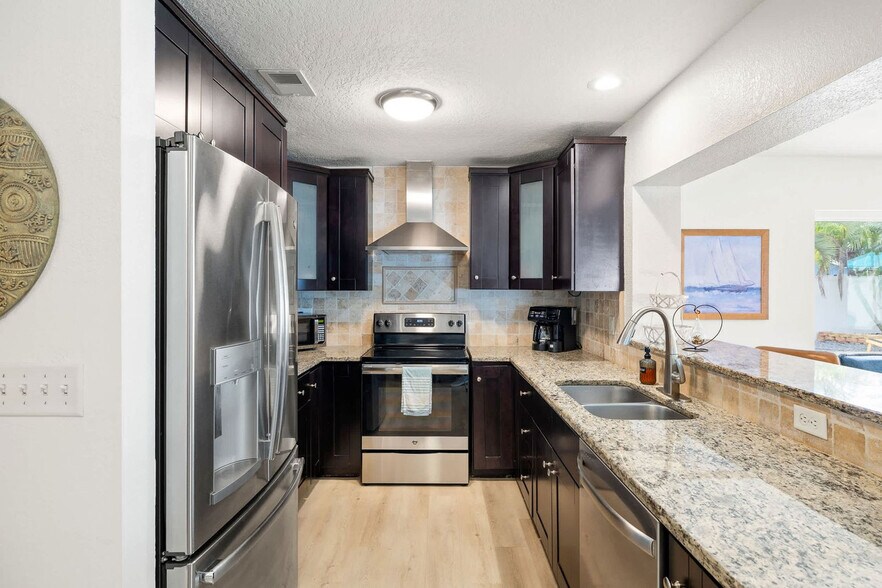 Building Photo - 6398 Woodland Blvd