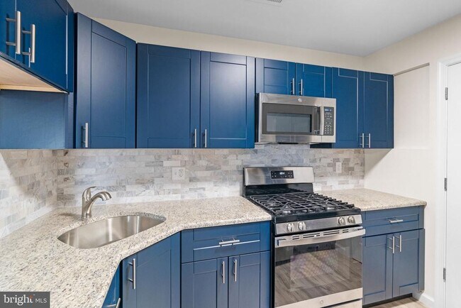 Building Photo - 408 Stockton Ct