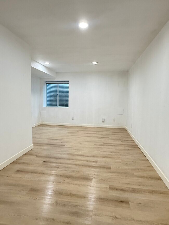 Building Photo - 1885 S Quebec Way