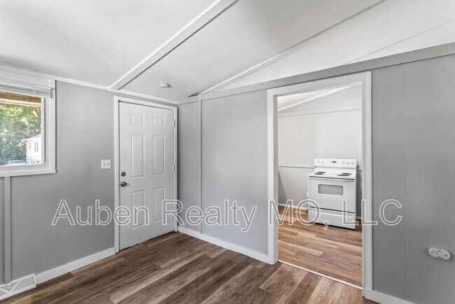 Building Photo - 1300 S Appleton Ave