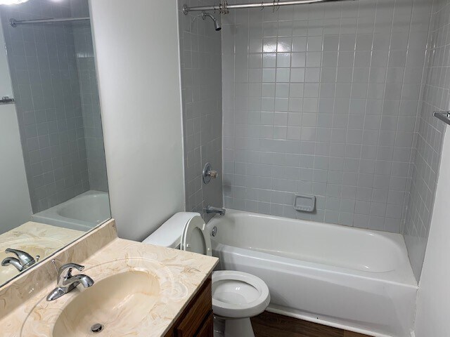 Building Photo - 2106 Fairfax Ave