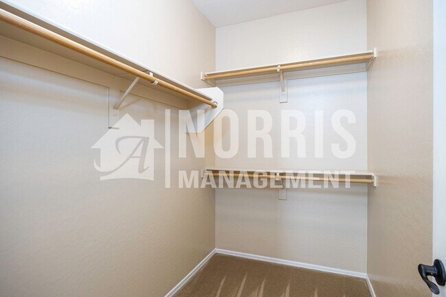 Building Photo - Great Home, Location and Move-In Ready!
