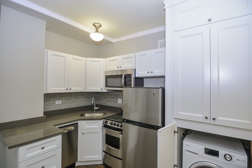 Building Photo - 817 W Lakeside Pl