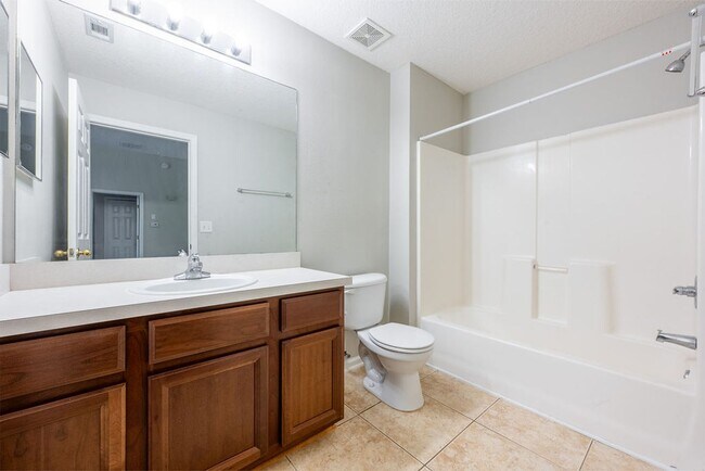 Building Photo - Lakefront Townhome