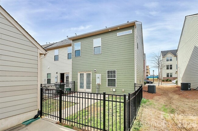 Building Photo - 3043 Potomac River Pkwy