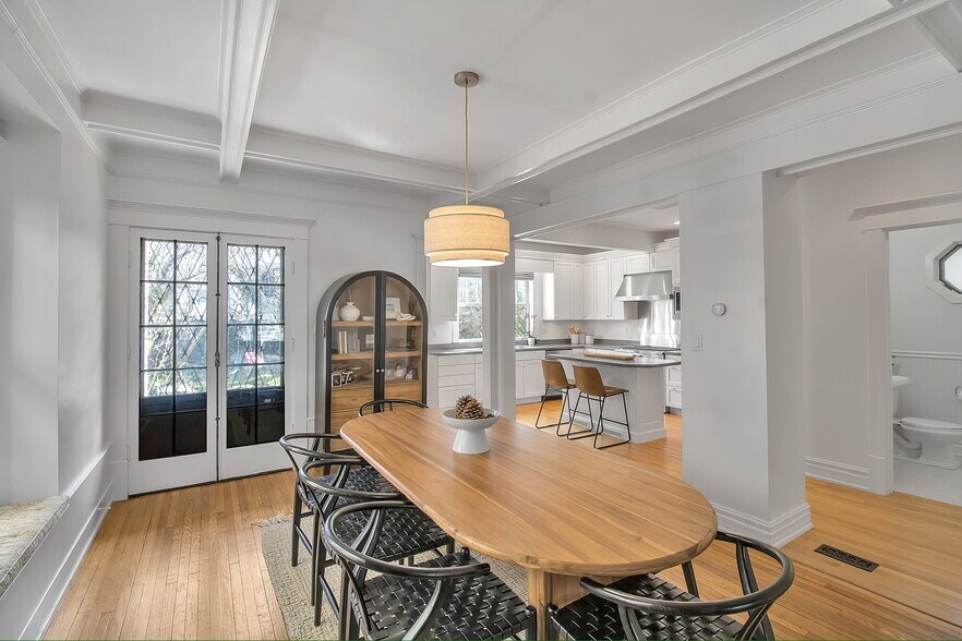 Building Photo - 827 Bird Ave