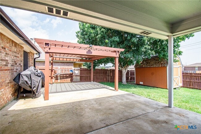 Building Photo - 3309 Lorena Dr