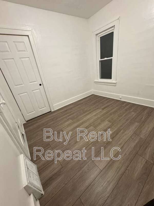 Building Photo - 320 Hudson St