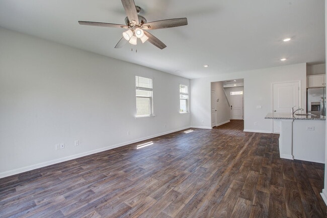 Building Photo - 104 Sunray Ln